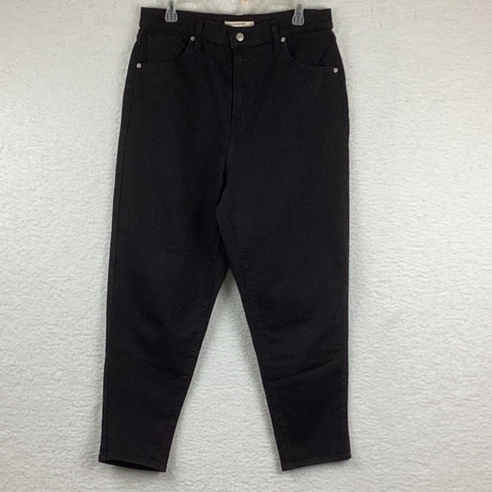Levi’s Women Size 32 x 27 High Waisted Tapered Jeans.